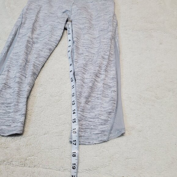 Lululemon Train Times Gray White Mesh Active Gym 17"‎ Capri Cropped Leggings 6 - Picture 6 of 7